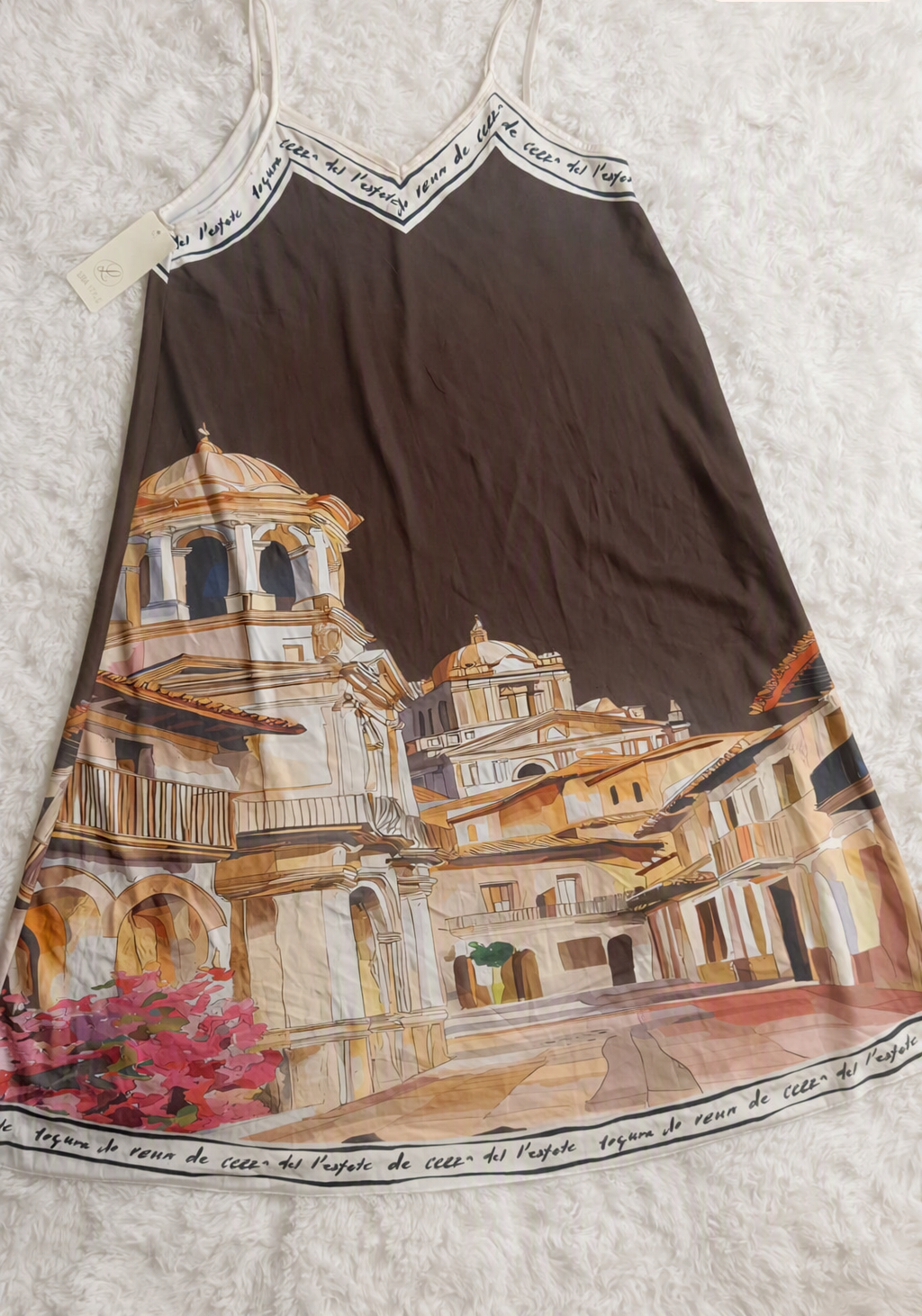 Mediterrán városképes szatén maxi ruha – Csokibarna | S-XL