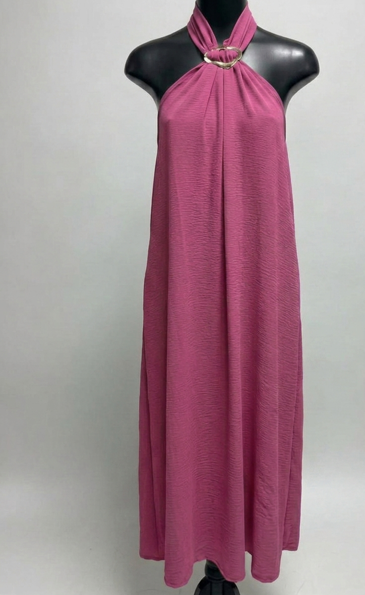Halter maxi ruha csatdísszel – L-XXL | Hátul nyitott, lezser és elegáns
