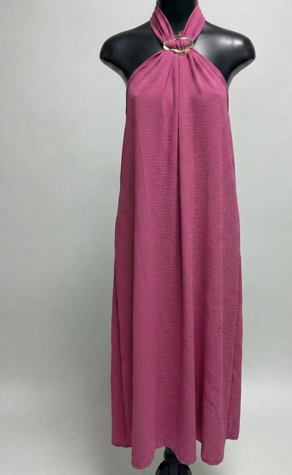 Halter maxi ruha csatdísszel – L-XXL | Hátul nyitott, lezser és elegáns