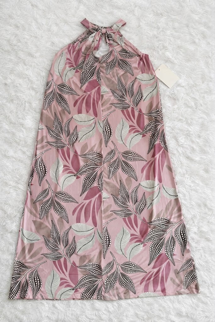 Levélmintás hidegselyem maxi ruha – nyakba kötős | M-XXL